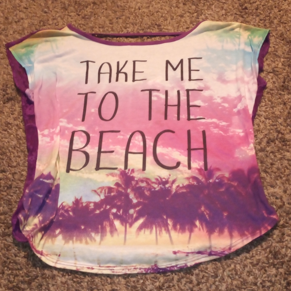 A loose shirt with a shear back